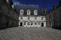 cour centrale - chateau de mesnieres